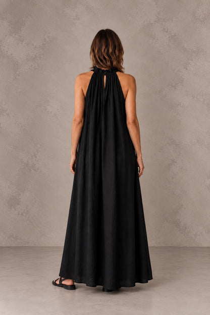 Amanda | Vestido Largo con Cuello Halter Fruncido